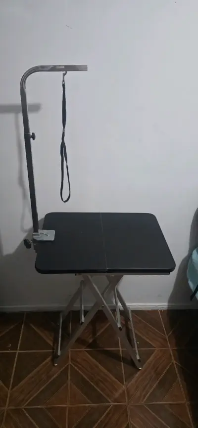 Mesa de peluquería para mascotas plegable - miniatura 2