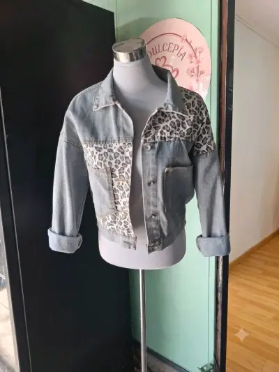 Chaqueta de mezclilla con estampado animal print - miniatura 1