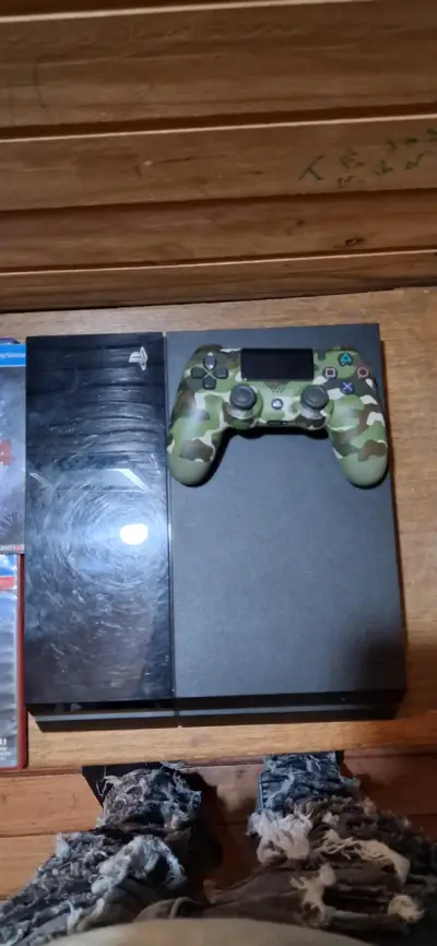 Consola PlayStation 4 con control camuflado - miniatura 1