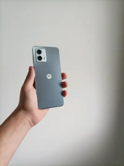 Smartphone Motorola gris en buen estado - miniatura 1