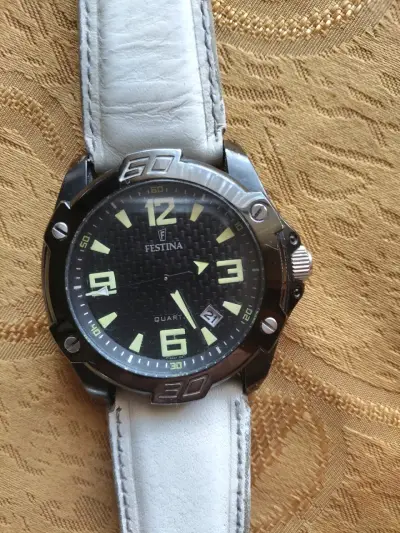 Reloj Festina con correa blanca - miniatura 1