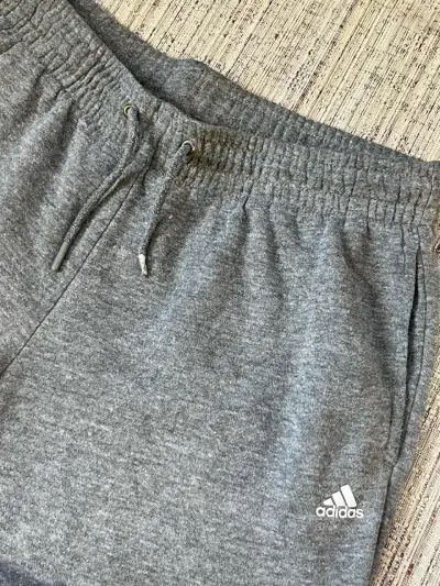 Pantalones deportivos grises Adidas - miniatura 2