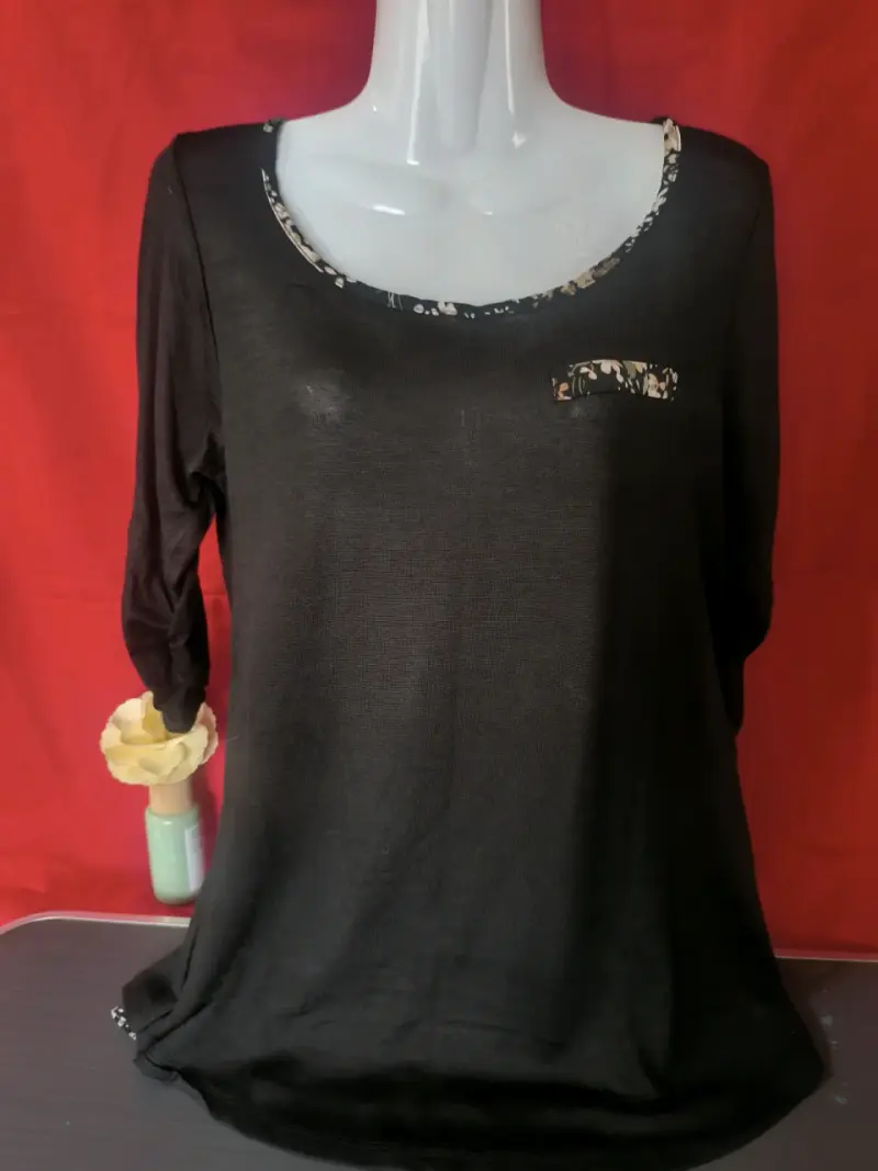 Blusas con detalle floral, con encaje. - 3