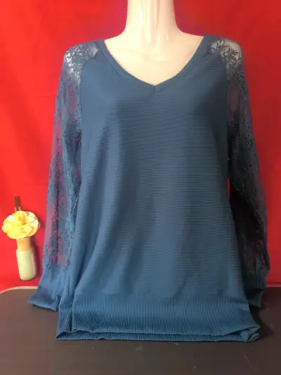 Blusas con detalle floral, con encaje. - miniatura 6