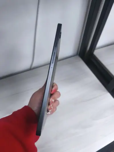 Tablet de pantalla táctil negra - miniatura 2
