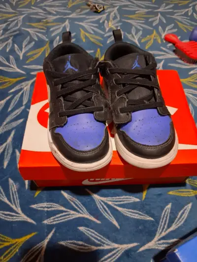 Zapatillas deportivas negras y azules para niños - miniatura 1