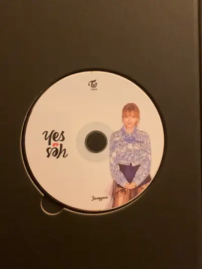 Álbum “Yes or Yes” de twice como nuevo. - miniatura 5