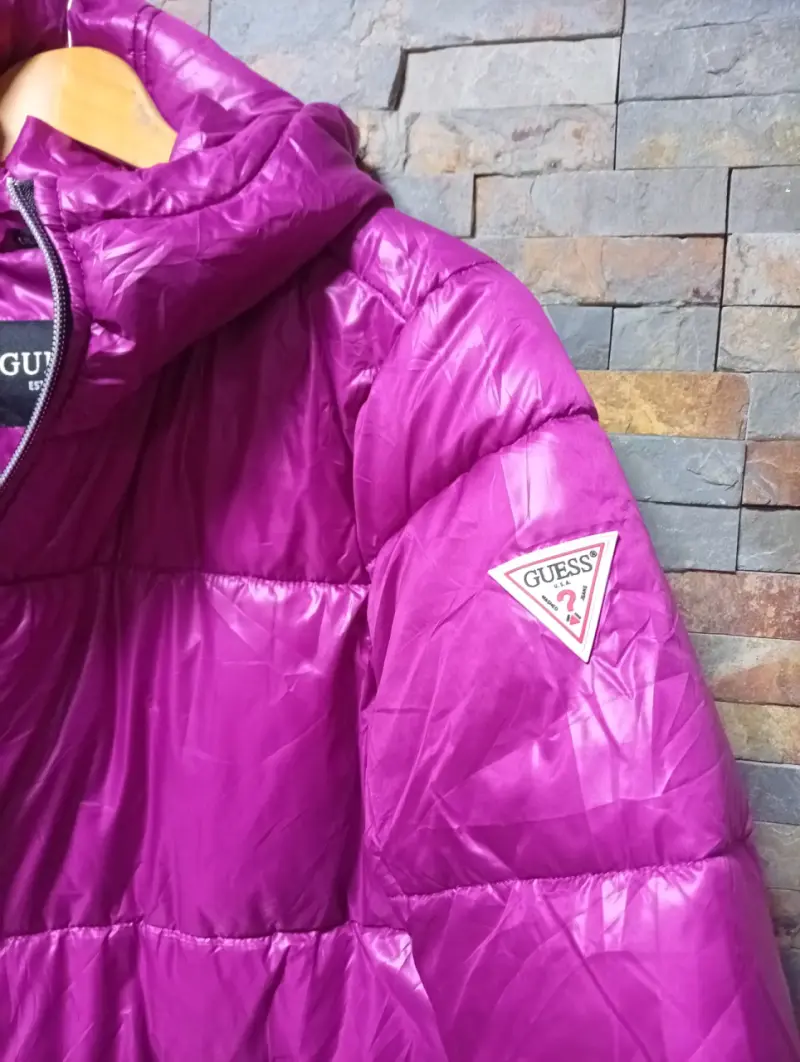 Chaqueta Guess morada con capucha - 2