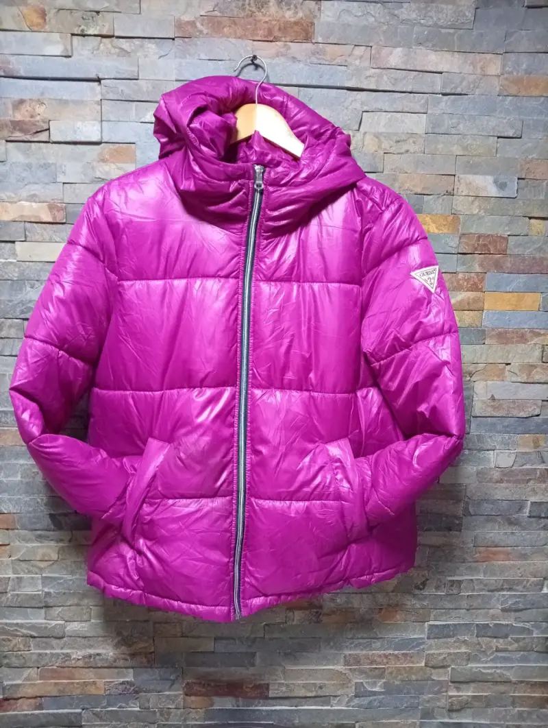 Chaqueta Guess morada con capucha - 4