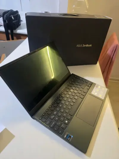 Laptop ASUS ZenBook con caja original - miniatura 1