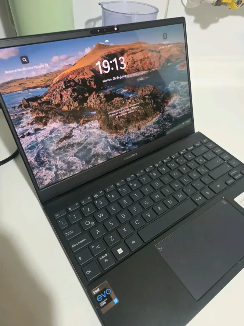 Laptop ASUS ZenBook con caja original - 4