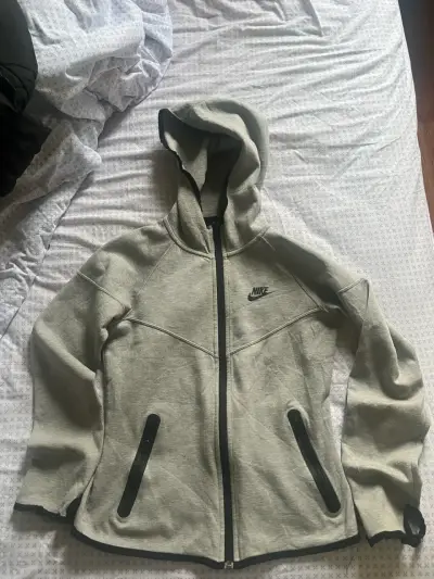 Polerón Nike gris con capucha - miniatura 1