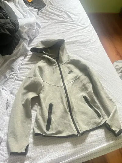 Polerón Nike gris con capucha - miniatura 4