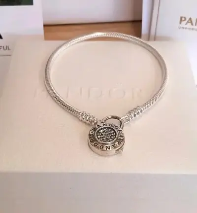 Pulsera Pandora de plata con dije - miniatura 2