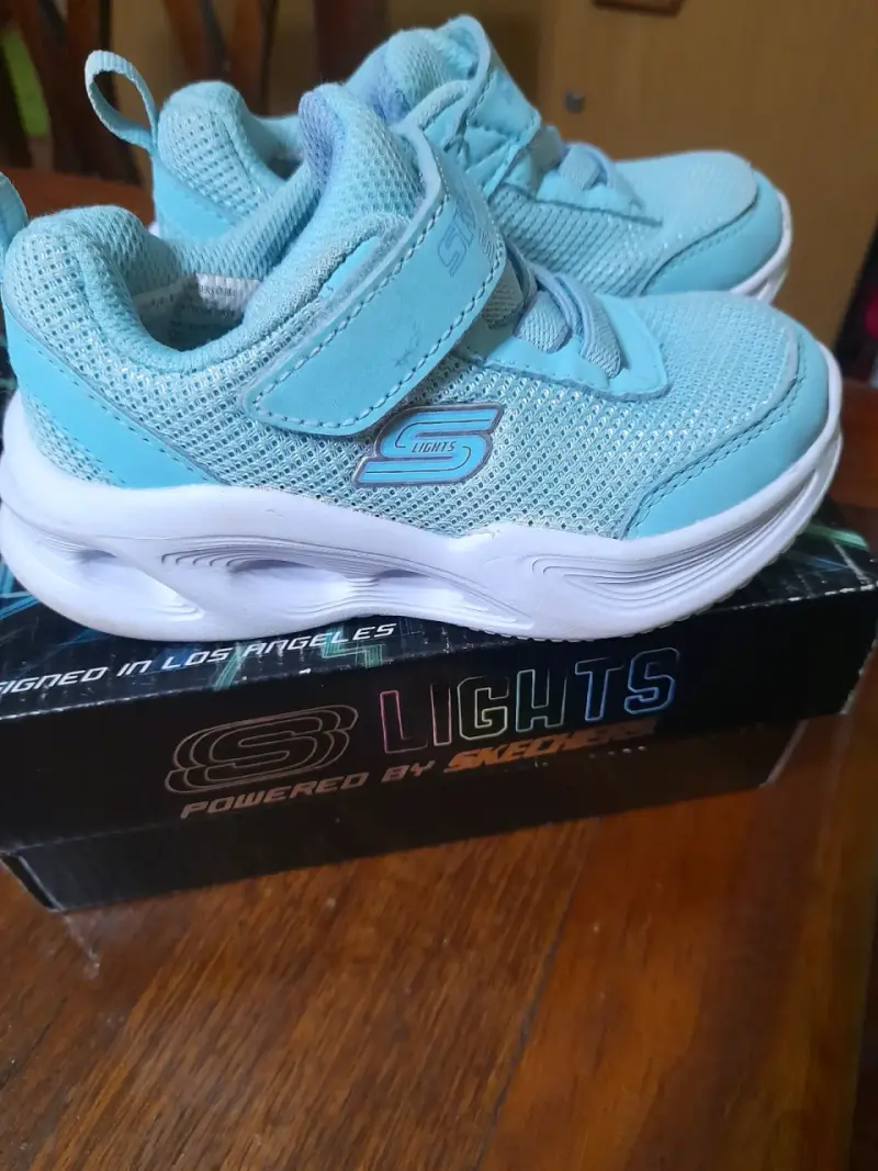 Zapatillas Skechers S Lights celestes para niños - 1