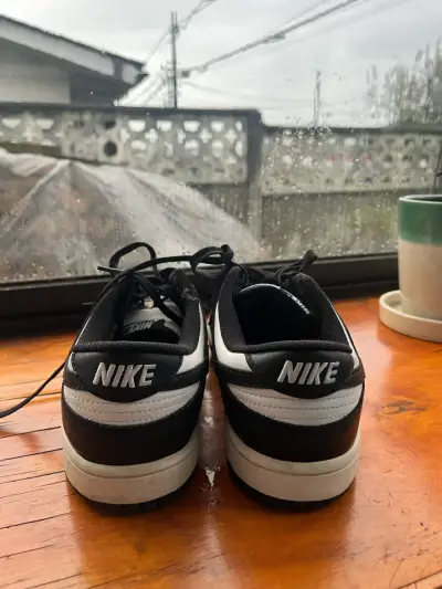 Zapatillas deportivas blancas y negras - miniatura 4
