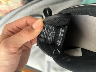 Zapatillas deportivas blancas y negras - miniatura 6