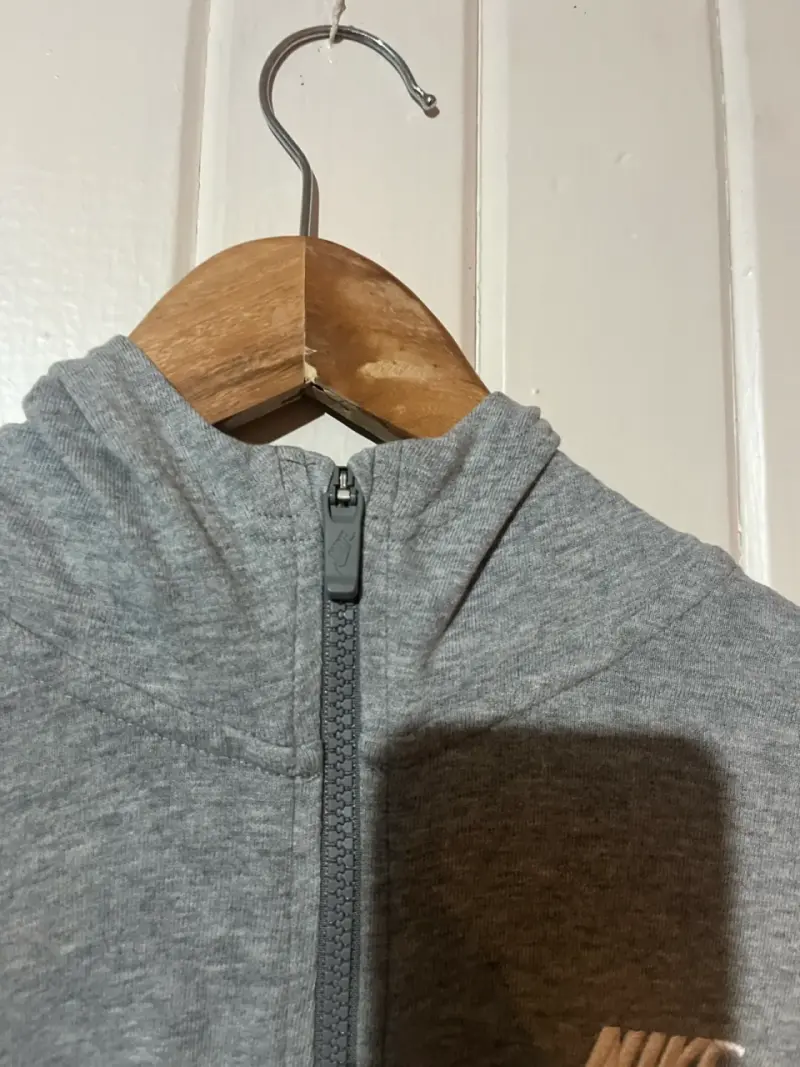 Polerón Nike gris con cierre - 2