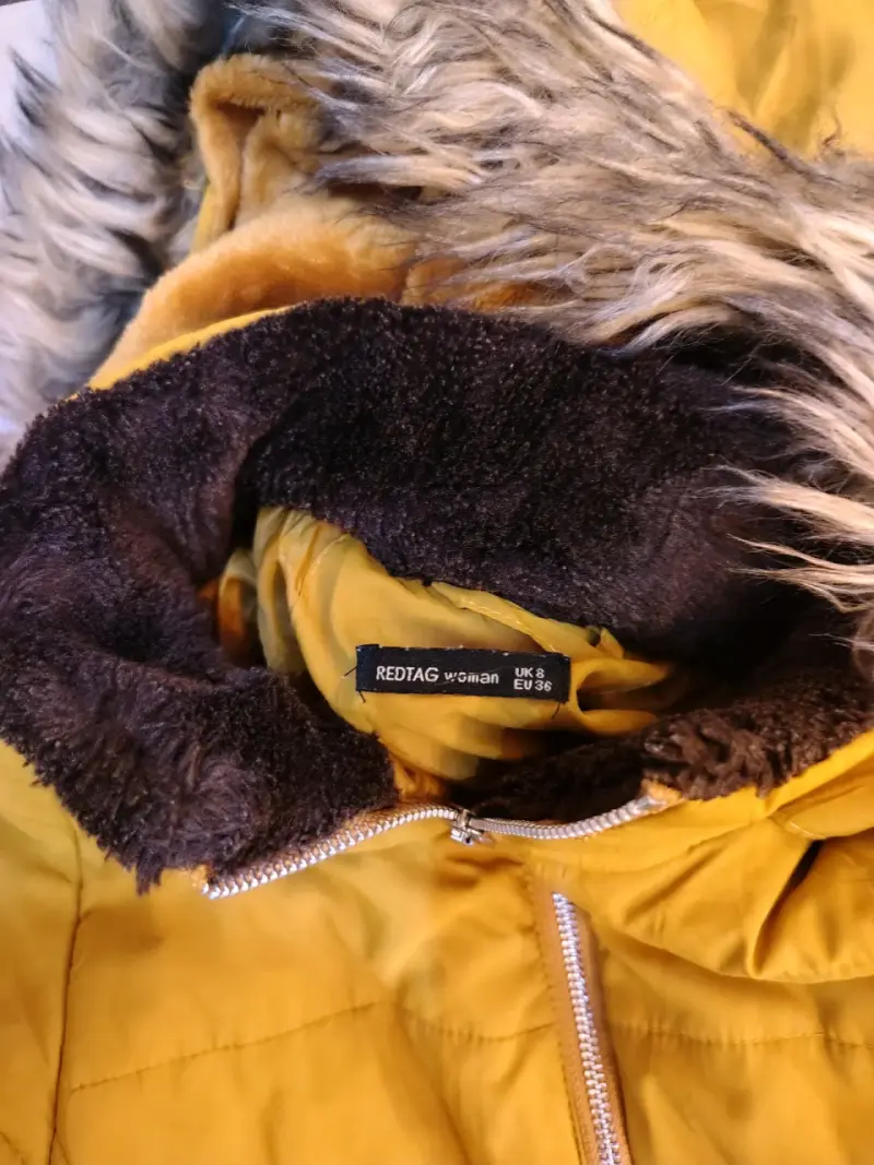Parka negra con capucha de piel sintética - 5