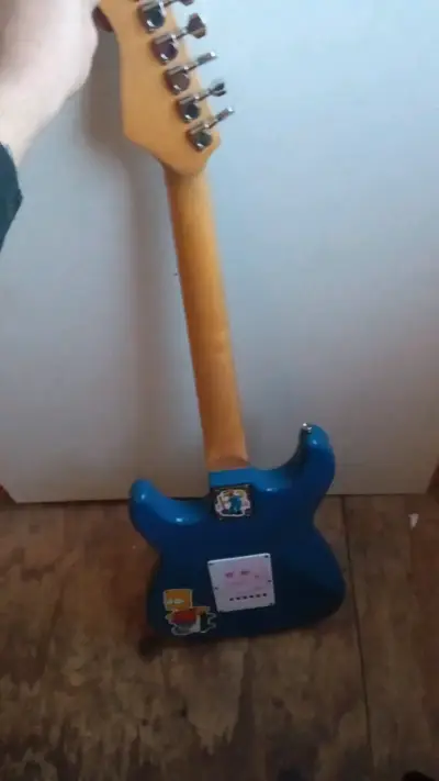 Guitarra eléctrica azul estilo Stratocaster - miniatura 3