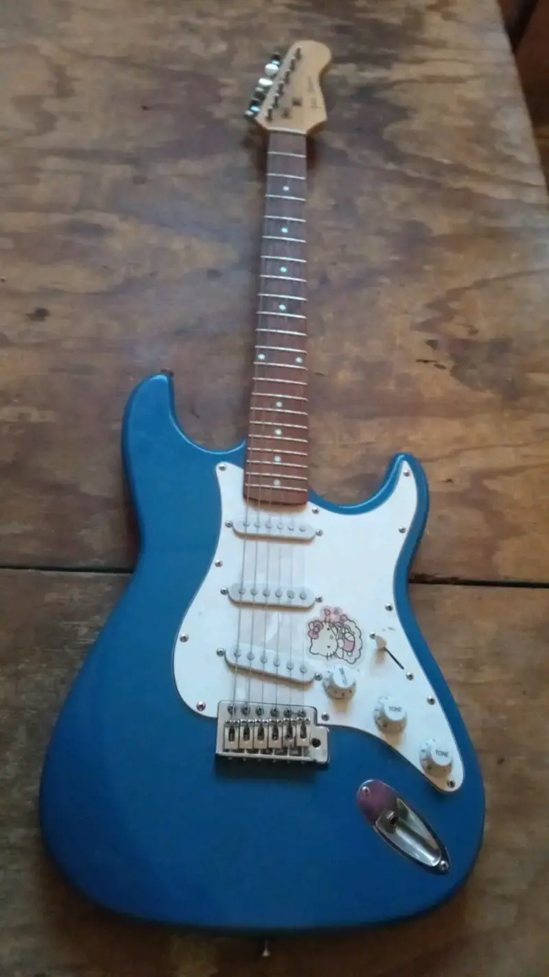 Guitarra eléctrica azul estilo Stratocaster - 5
