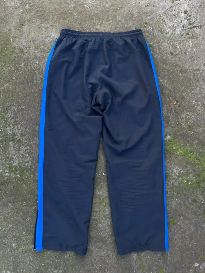Pantalones deportivos Reebok negros con franjas azules - 2