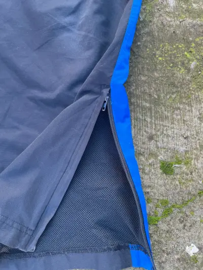 Pantalones deportivos Reebok negros con franjas azules - miniatura 3
