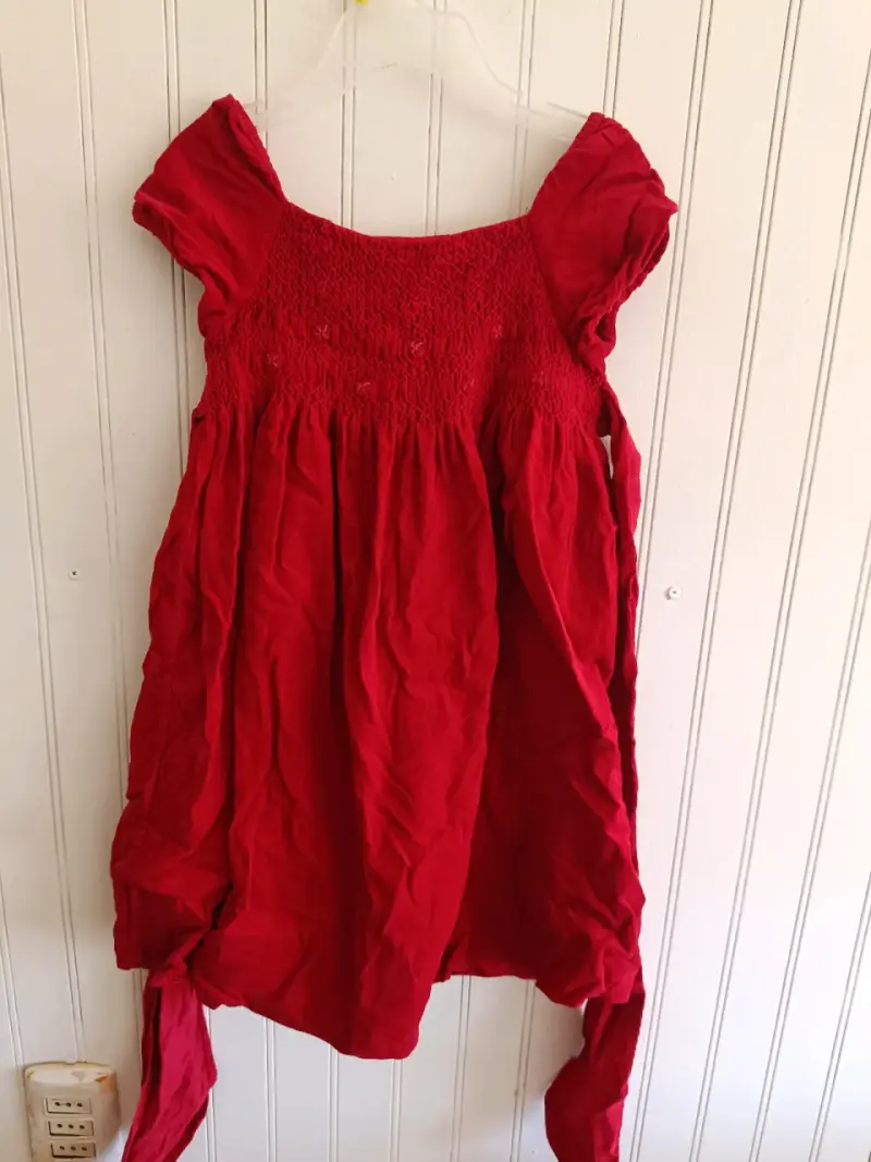 Vestido rojo de verano para niña