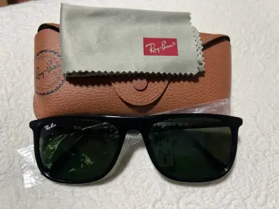 Gafas de sol Ray-Ban negras con estuche - miniatura 1