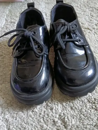 Zapatos negros de charol - miniatura 1