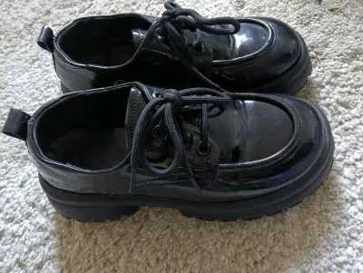 Zapatos negros de charol - miniatura 2