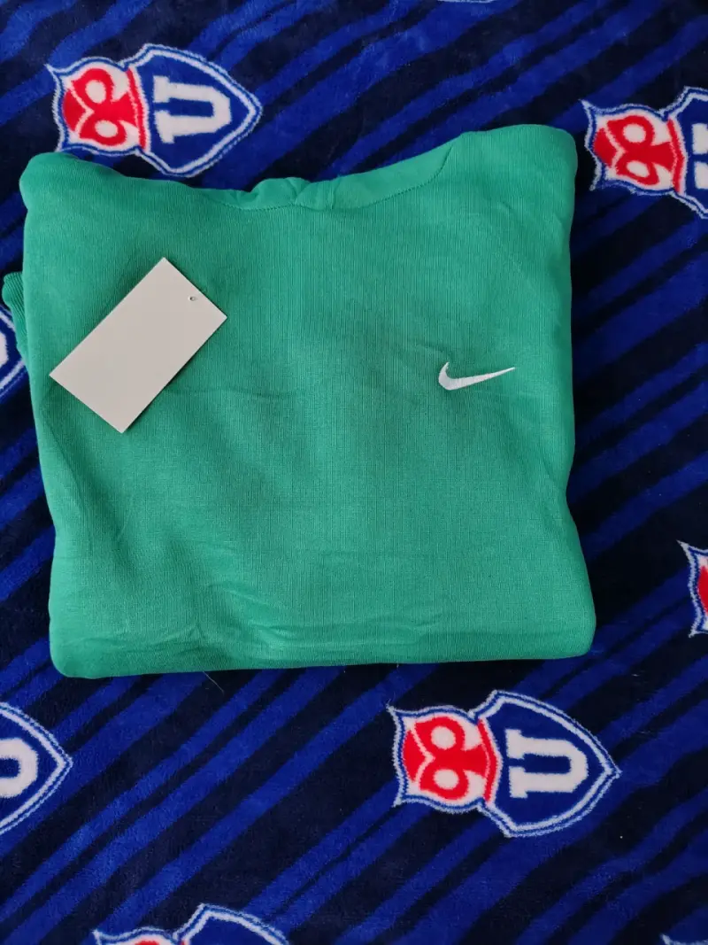 Polerón Nike con logo bordado, cartera canguro - 2