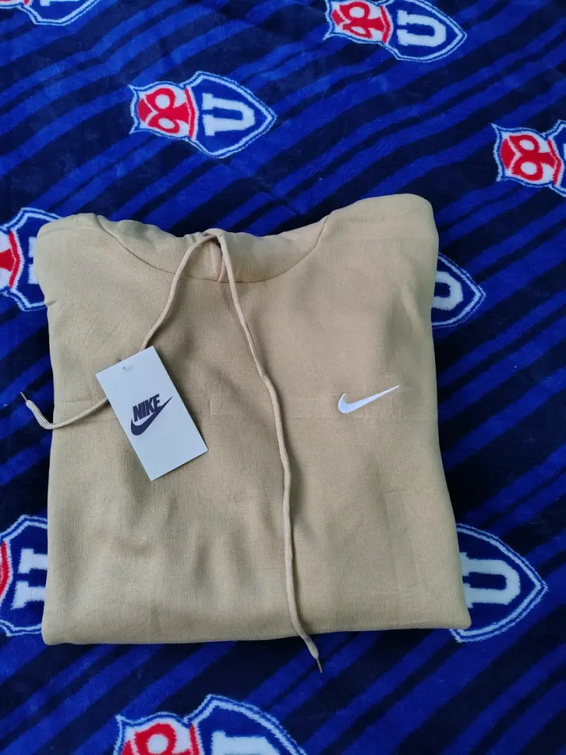 Polerón Nike con logo bordado, cartera canguro - 5