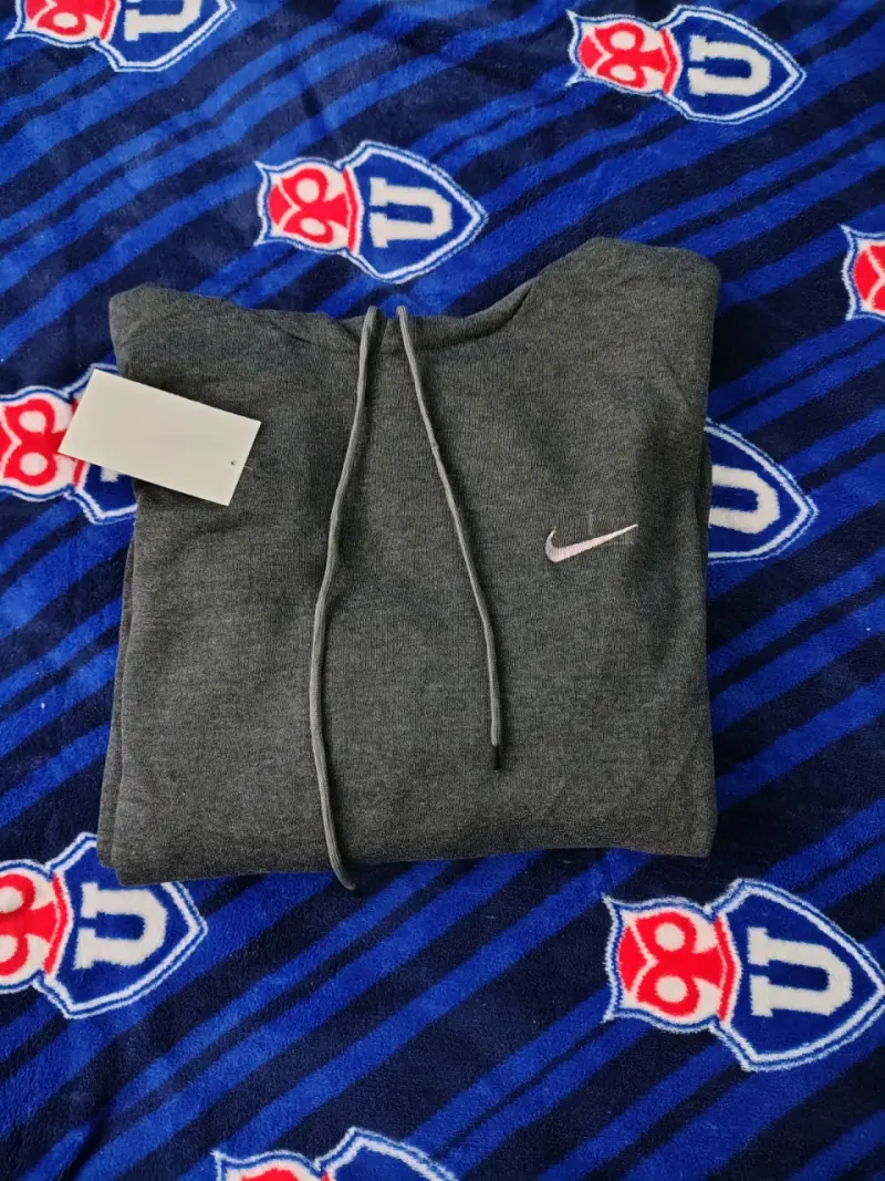 Polerón Nike con logo bordado, cartera canguro - 6
