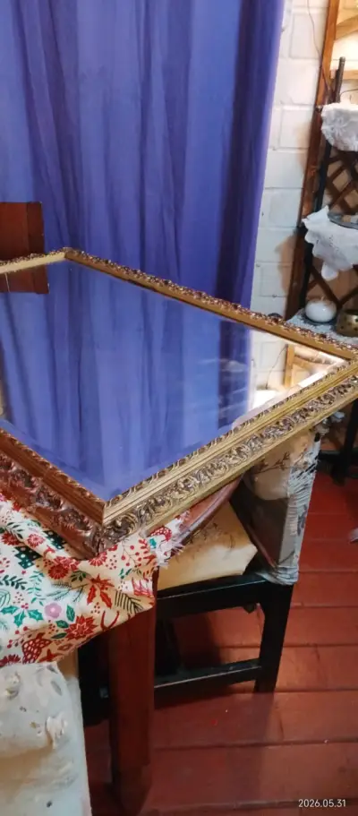 Espejo decorativo con marco tallado - miniatura 3