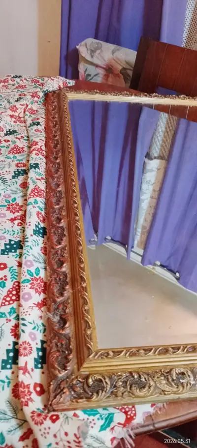 Espejo decorativo con marco tallado - miniatura 4