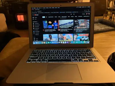 MacBook Air 13 pulgadas en buen estado - miniatura 1
