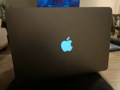 MacBook Air 13 pulgadas en buen estado - miniatura 5
