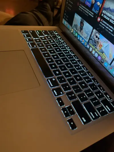 MacBook Air 13 pulgadas en buen estado - miniatura 6