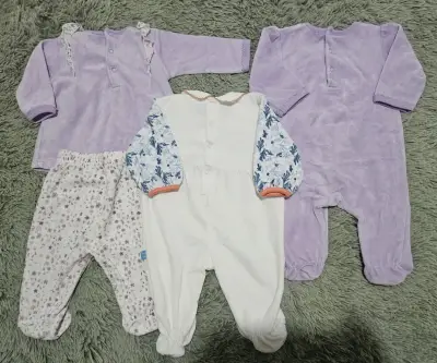 Conjunto de ropa para bebé niña - miniatura 2