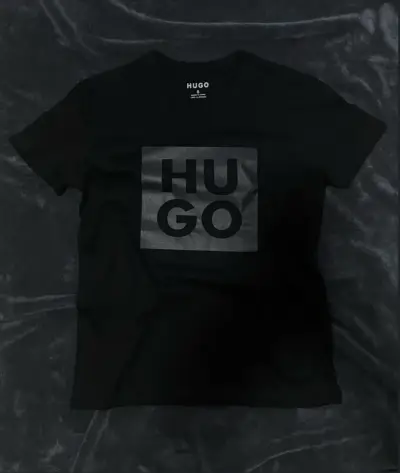 Polera negra Hugo Boss con logo - miniatura 1