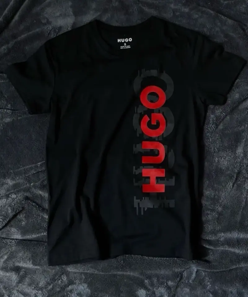 Polera negra Hugo Boss con logo - 3