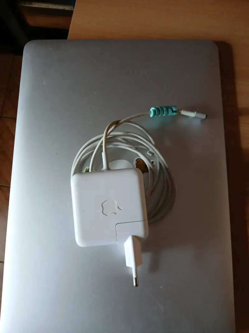 MacBook Air 13 pulgadas 2017 con macOS Monterey - 2