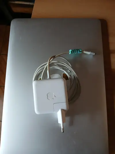 MacBook Air 13 pulgadas 2017 con macOS Monterey - miniatura 2