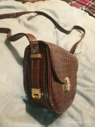 Cartera de cuero marrón con diseño croco - miniatura 2