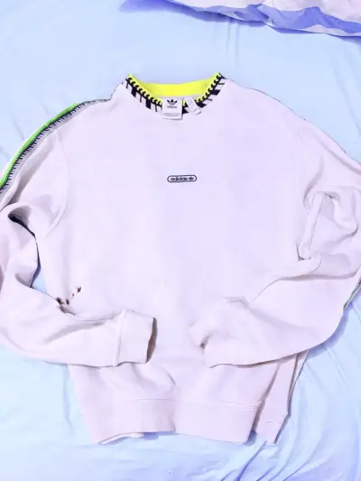 Polerón Adidas blanco con detalles neón - miniatura 1