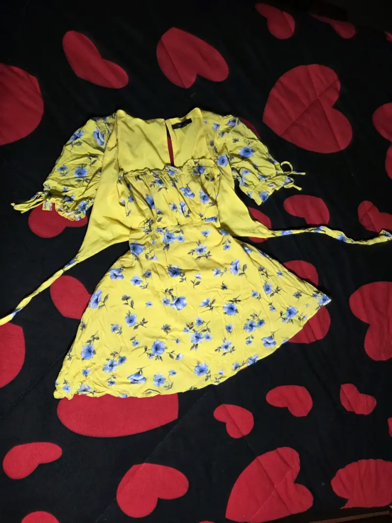Vestido amarillo con flores azules - 2