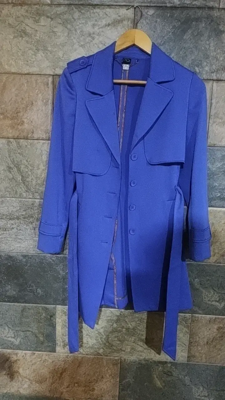 Abrigo azul con cinturón para mujer - 2