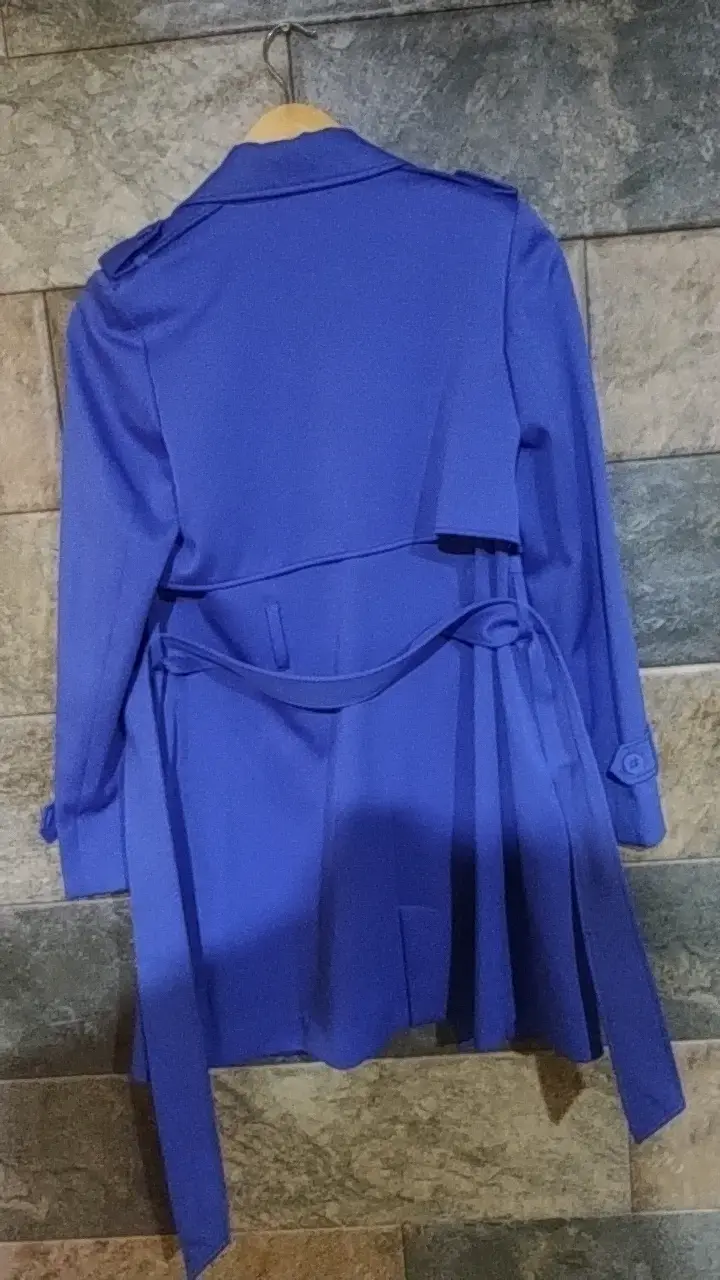 Abrigo azul con cinturón para mujer - 3
