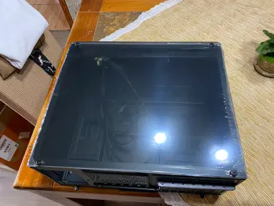 Gabinete de PC con panel lateral de vidrio - miniatura 1